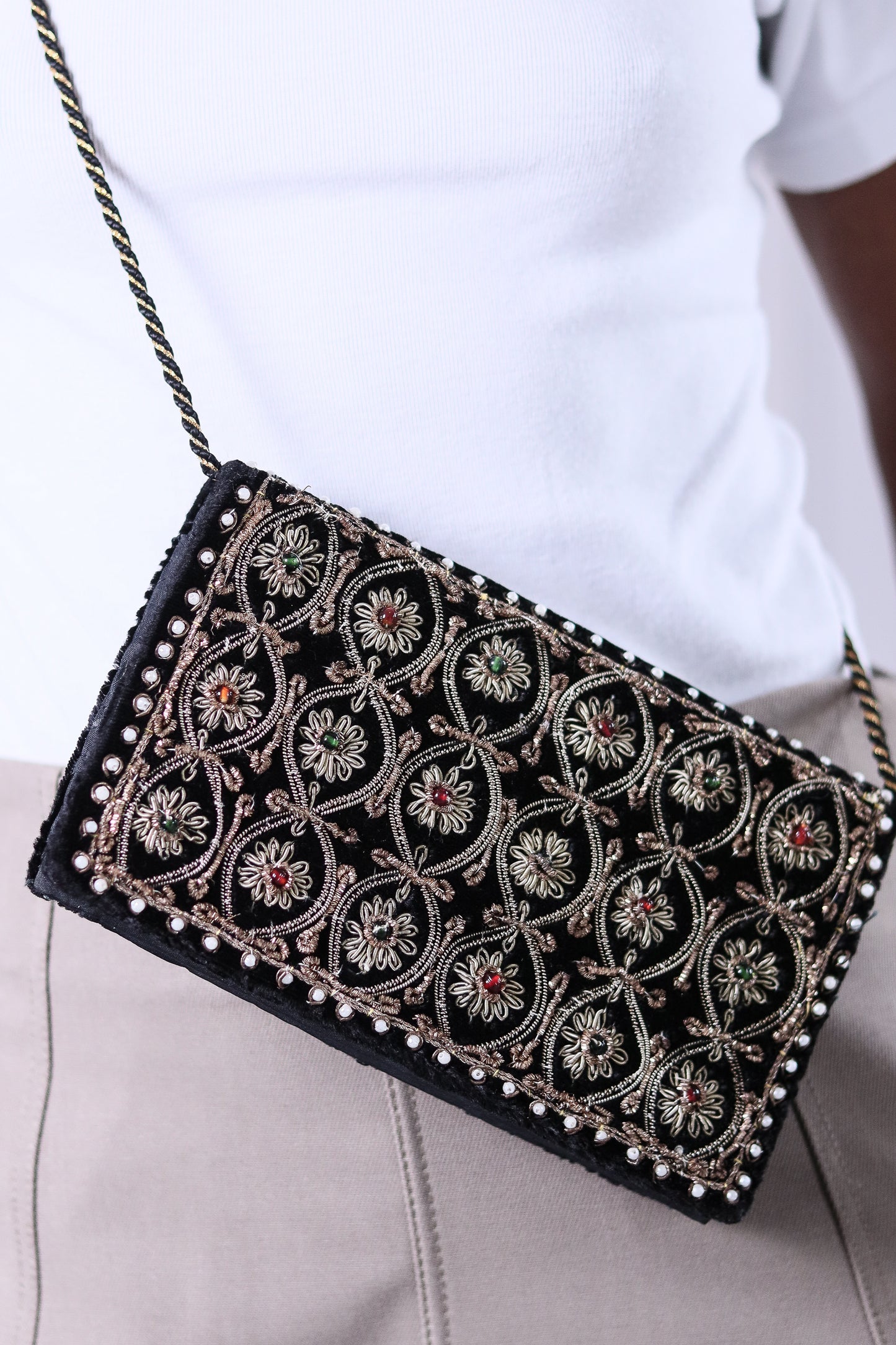 Mini sac brodé de soirée