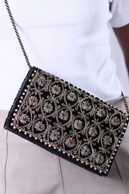 Mini sac brodé de soirée