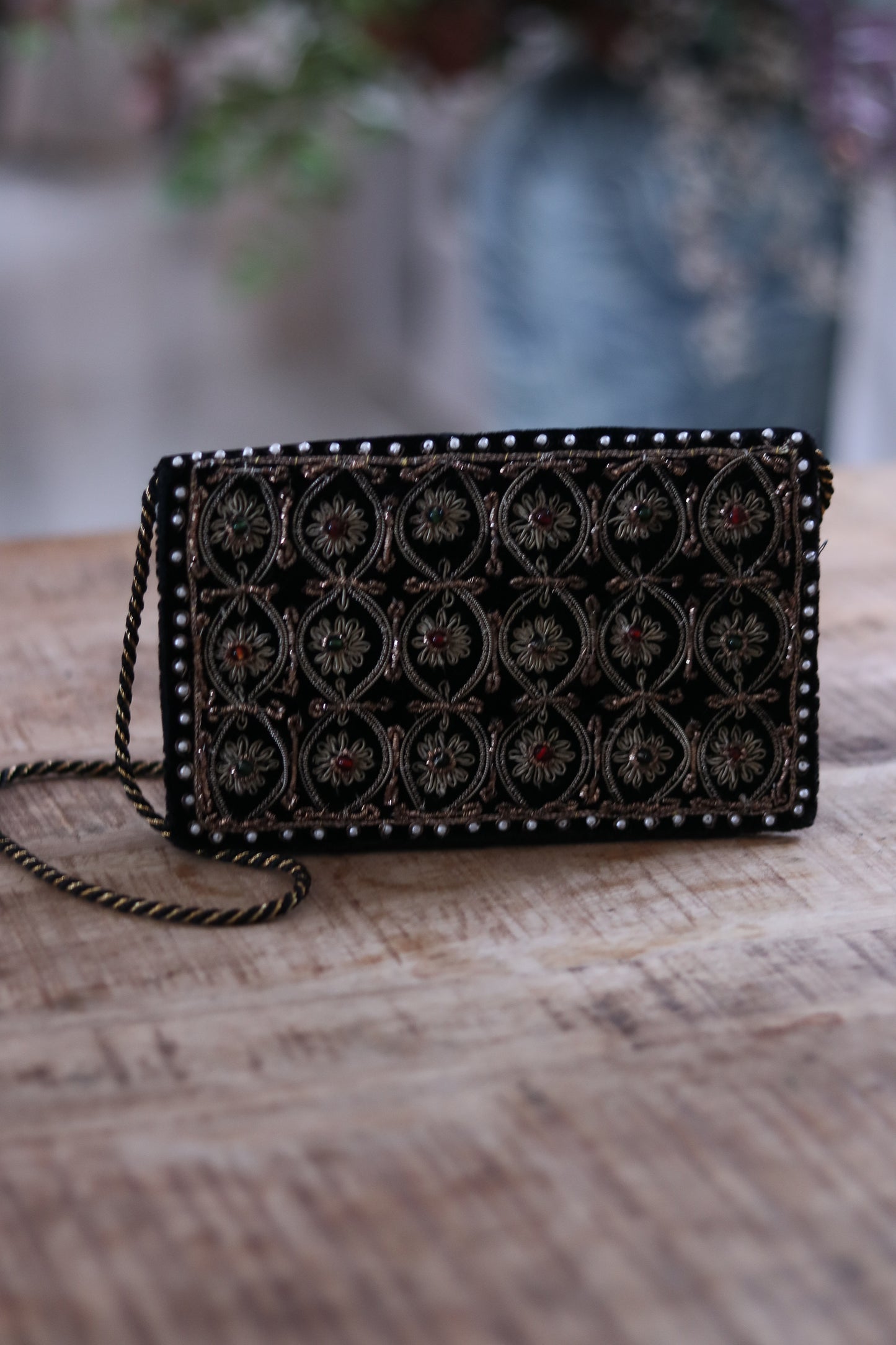 Mini sac brodé de soirée