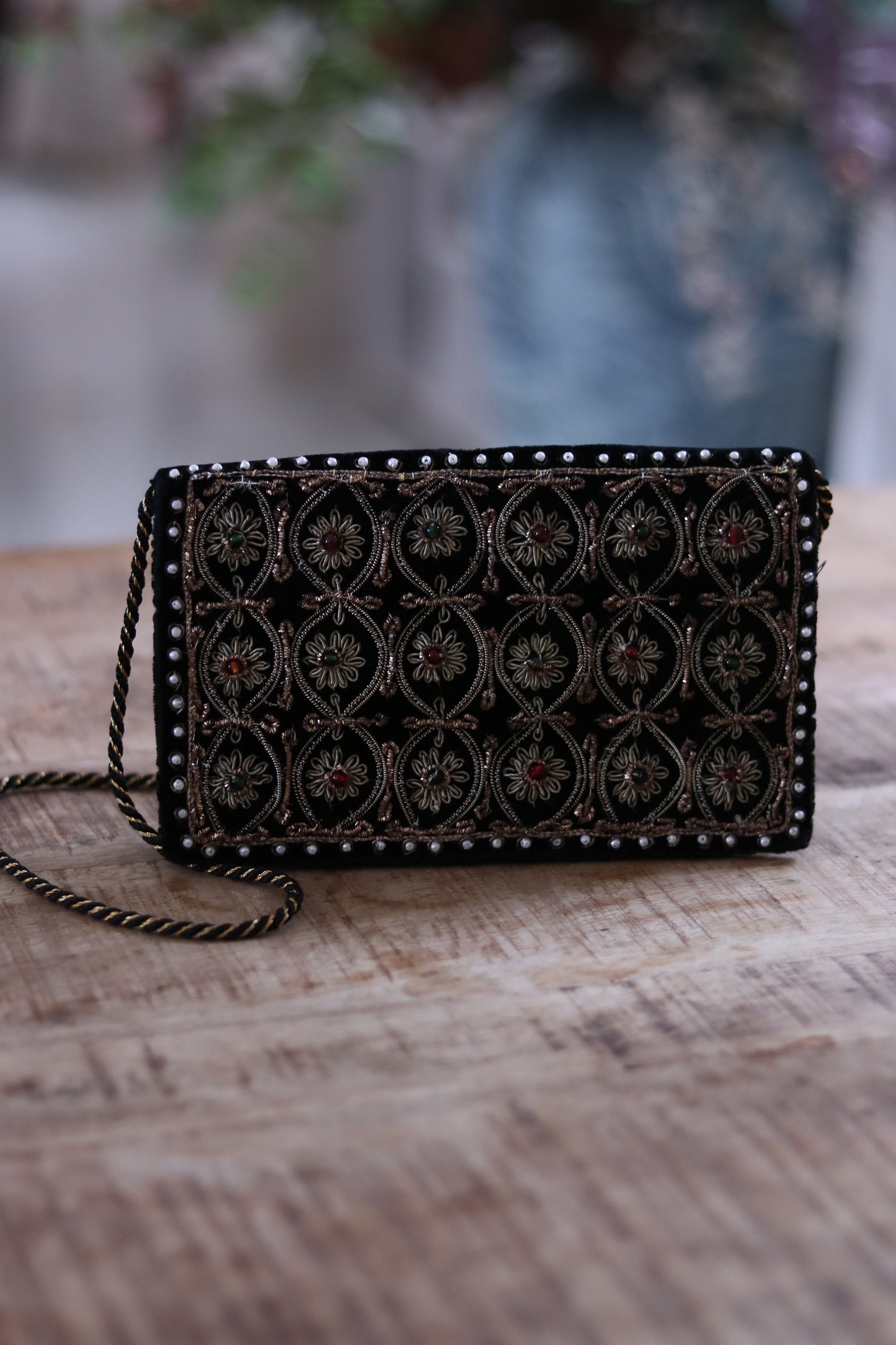 Mini sac brodé de soirée