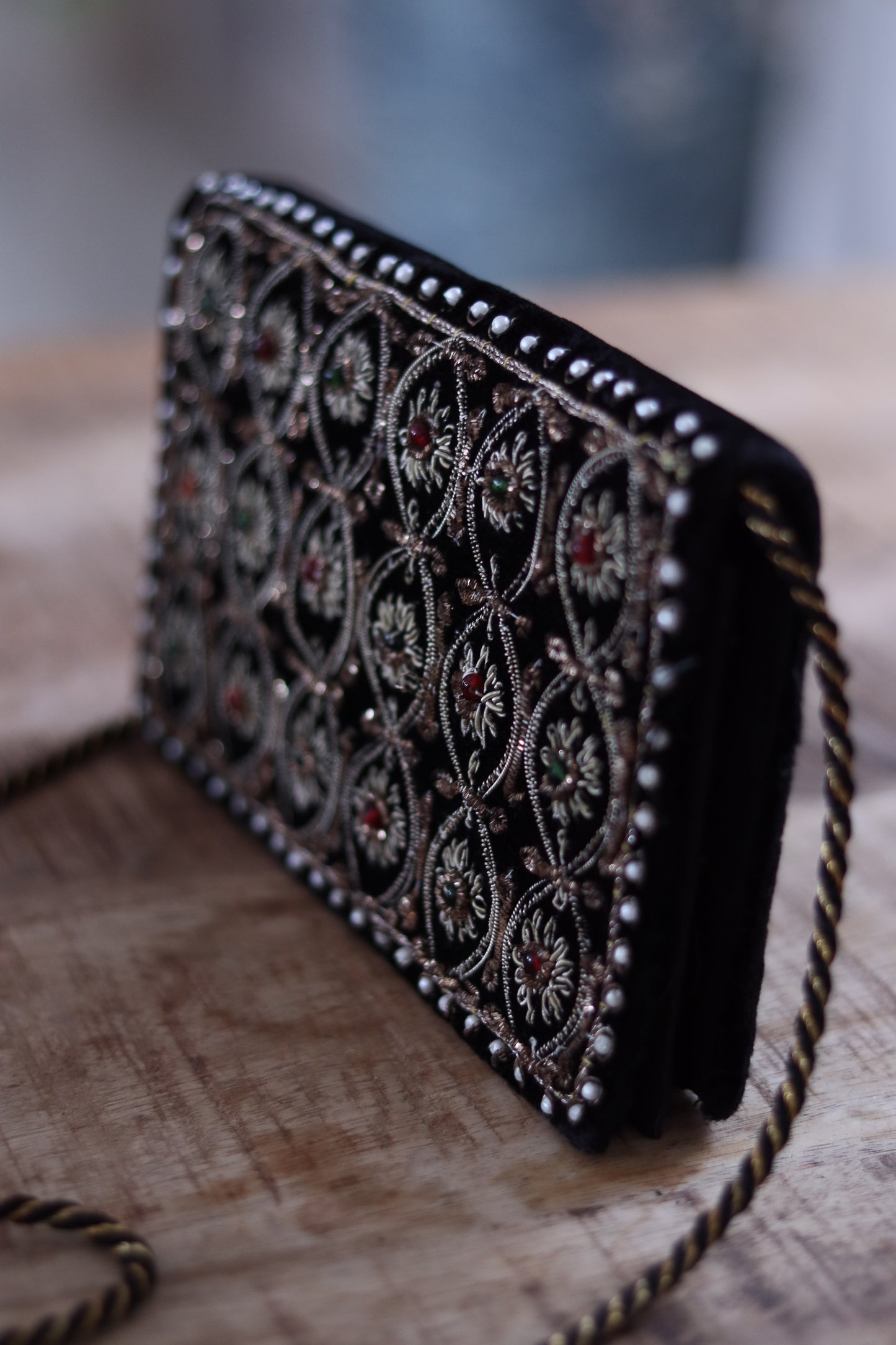 Mini sac brodé de soirée