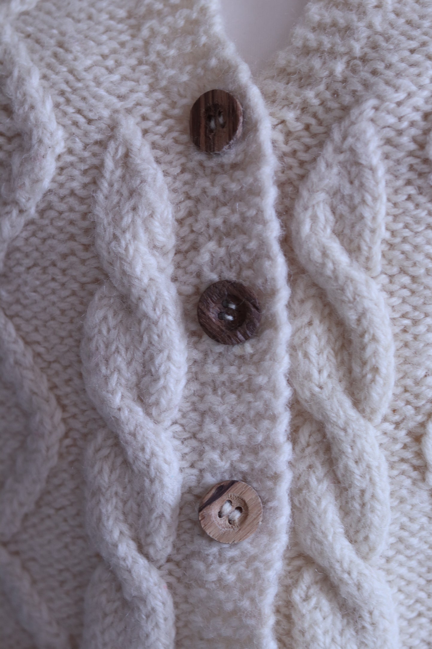 Gilet sans manches tricoté main Laine naturelle torsadée