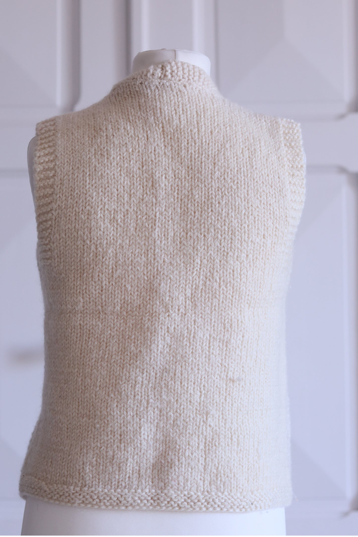 Gilet sans manches tricoté main Laine naturelle torsadée