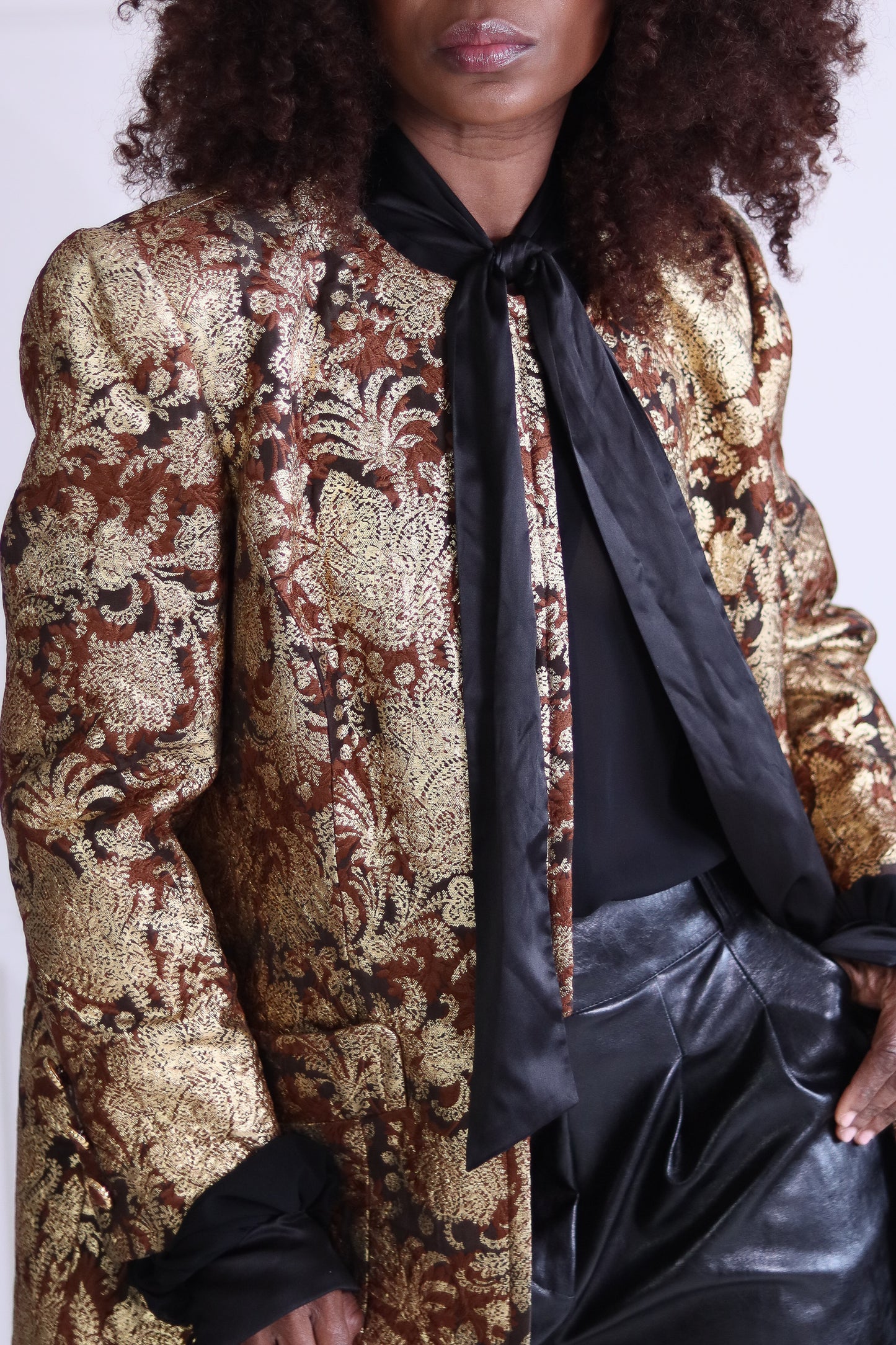 Hannezo Paris Veste brocart doré